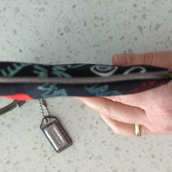 Coach Poppy Graffiti Wristlet Rare Print 2010 - Picture 11 of 11